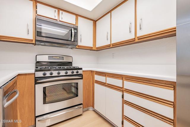 1165 Fitzgerald Road, Simi Valley CA: https://media.crmls.org/mediaz/420cfb03-e054-4195-af3d-a0a9a1df70d6.jpg