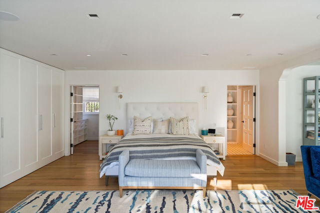 Image 23 of 72 For 705 Palisades Beach Road