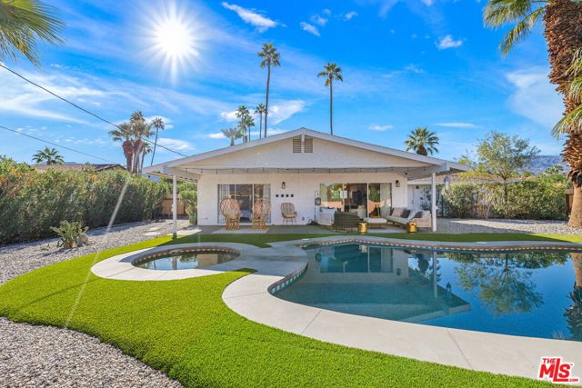 74060 Setting Sun Trail, Palm Desert CA: https://media.crmls.org/mediaz/420db5fb-e8c0-4890-b5ab-35d70ef47ea4.jpg