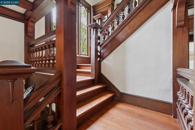 91 Tunnel Rd, Berkeley CA: https://media.crmls.org/mediaz/420dca42-e52d-410e-8894-3ca7e6a105d4.jpg