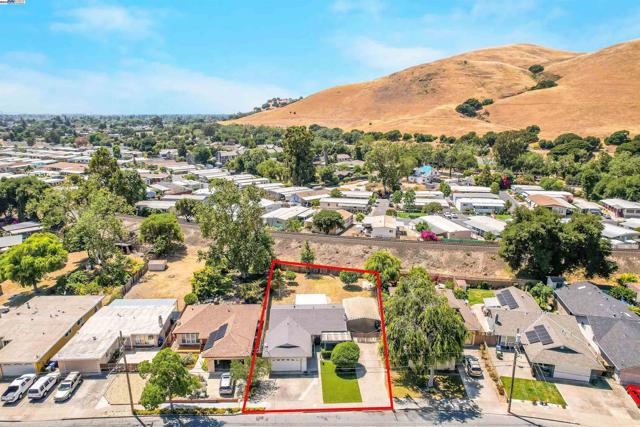 745 Wasatch Dr, Fremont CA: https://media.crmls.org/mediaz/420df7ae-b0b0-460c-8a9f-b796a73667c6.jpg