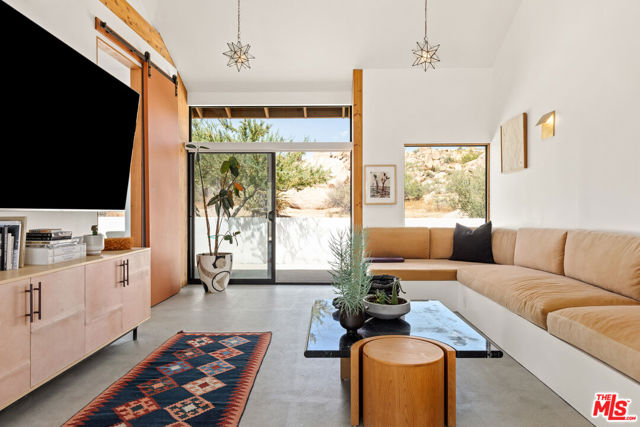 Image 16 of 19 For 53252 Pipes Canyon Road