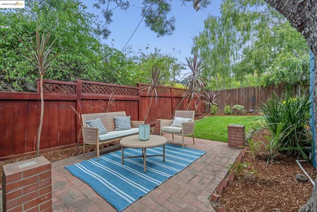 4006 Lincoln Ave, Oakland CA: https://media.crmls.org/mediaz/420e73ac-0c1a-4df4-b8a1-01689854597d.jpg