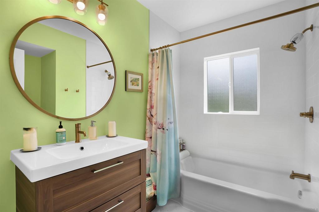 MLS #250035692SD img 18