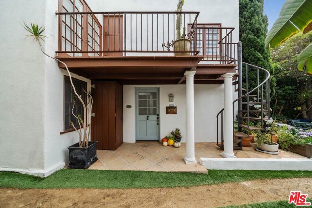 2116 3rd Street, Santa Monica CA: https://media.crmls.org/mediaz/42104d71-3298-415a-9c51-133372bfcf8d.jpg