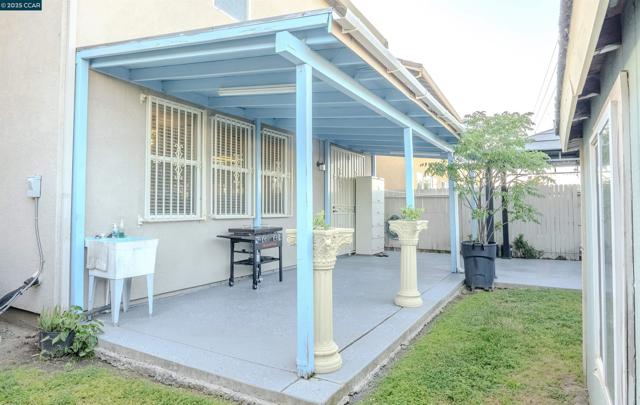 7519 Georgica Way, Sacramento CA: https://media.crmls.org/mediaz/42112454-a764-4034-bfa4-e912bfe5b2fa.jpg