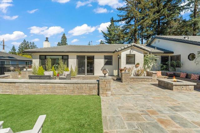 14375 La Rinconada Drive, Los Gatos CA: https://media.crmls.org/mediaz/4212afa1-5d96-428e-aab2-3dfb160f1ad4.jpg
