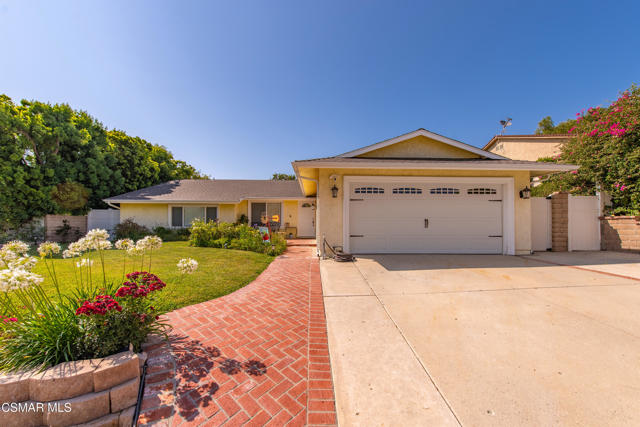 2063 Woodglen Street, Simi Valley CA: https://media.crmls.org/mediaz/4212d662-bac4-4625-9621-2e3721d1b98b.jpg