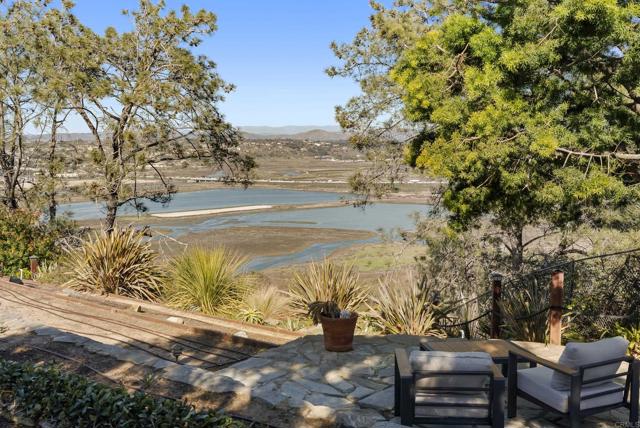 1449 Crest Rd, Del Mar CA: https://media.crmls.org/mediaz/42134213-67a5-485f-9033-b525621e38a6.jpg