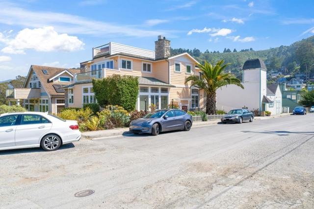 1207 Danmann Avenue, Pacifica CA: https://media.crmls.org/mediaz/4213892e-9df0-4c69-8546-cf81b1f74290.jpg