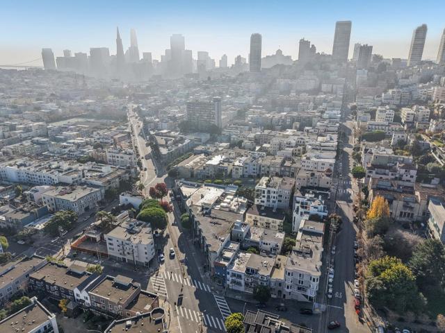 649651 Francisco St, San Francisco CA: https://media.crmls.org/mediaz/4213bc4e-e4ce-4c47-95c5-b42f835fe78a.jpg