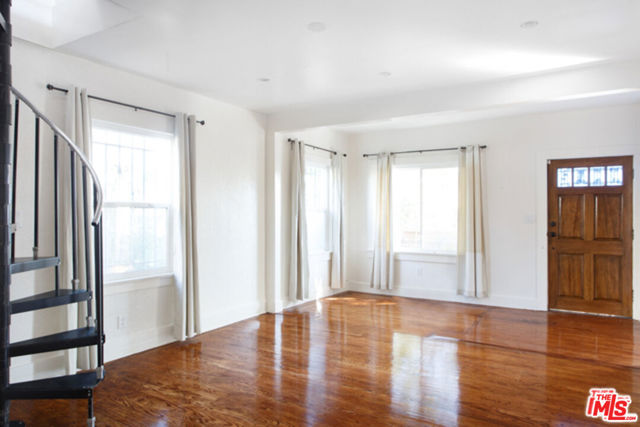 547 Brooks Avenue, Venice CA: https://media.crmls.org/mediaz/4213f82c-5ee1-4f70-96d1-108bcd1f531a.jpg