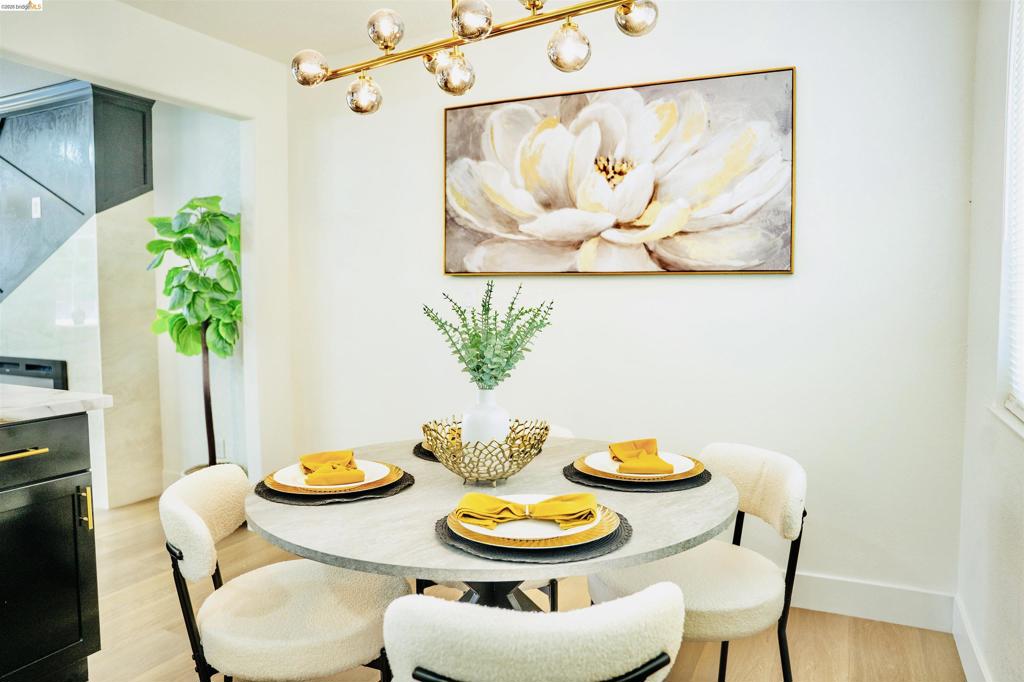 https://media.crmls.org/mediaz/421417fc-0612-4307-bcd5-d0e357165e75.jpg?preset=X-Large