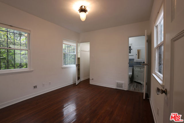 755 N CRESCENT HEIGHTS, Los Angeles CA: https://media.crmls.org/mediaz/42148e53-ef89-42dc-be32-99d4843fa5d4.jpg