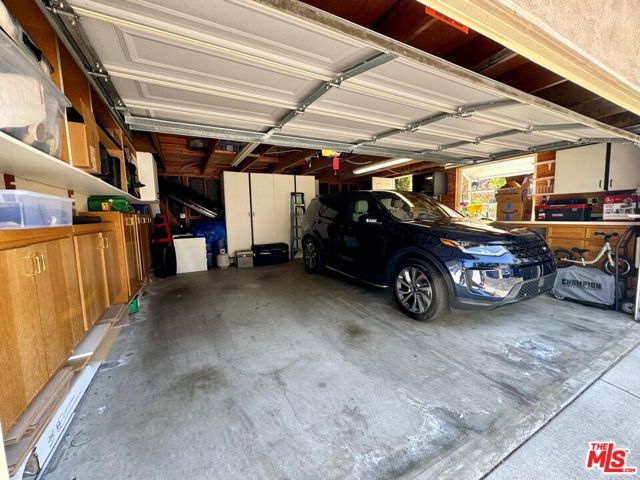 328 15th Street, Santa Monica CA: https://media.crmls.org/mediaz/4214dc5e-db37-417d-b1b5-037fb01fdd16.jpg