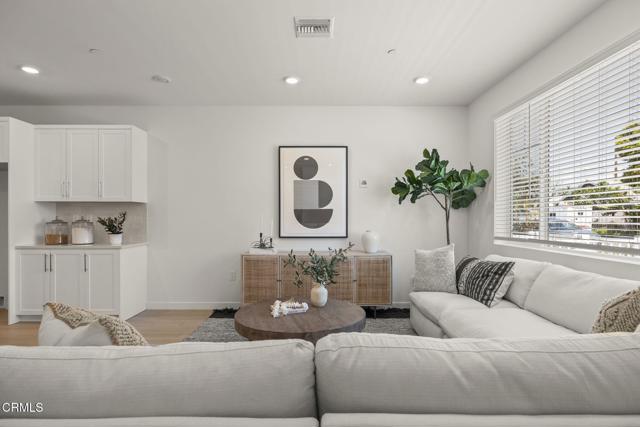 2402 Channel Drive, Ventura CA: https://media.crmls.org/mediaz/42153105-c90c-4f82-b9fb-17d26c6a2906.jpg