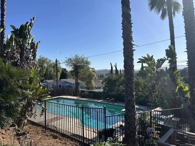 1190 Robertson Dr, Escondido CA: https://media.crmls.org/mediaz/42153af0-717f-4da3-8867-aa16c8317290.jpg