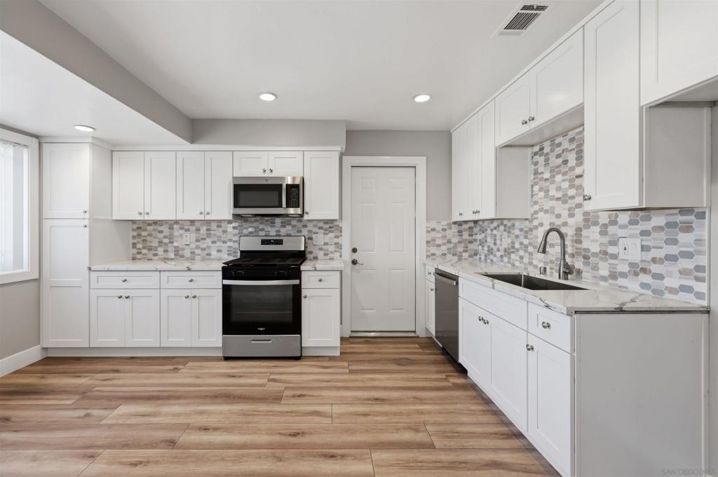 6405 Zena Dr. - photo 8