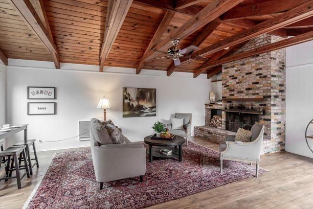 938 Round Hill Road, Redwood City CA: https://media.crmls.org/mediaz/42164a24-fab2-4d0e-adf7-a5756b2c8017.jpg