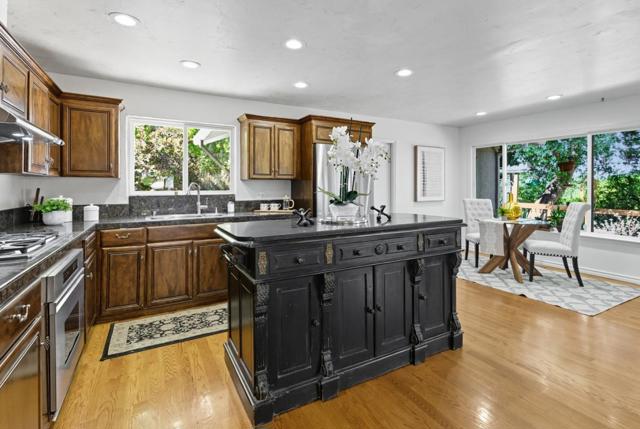 21160 Canyon View Drive, Saratoga CA: https://media.crmls.org/mediaz/42164ce6-3bbe-490d-9489-165b66041a1e.jpg