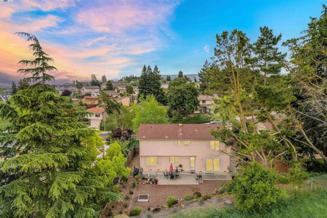 11868 Bloomington Way, Dublin CA: https://media.crmls.org/mediaz/4216d4c0-e7bd-46d8-86dc-8d02ddf68b96.jpg