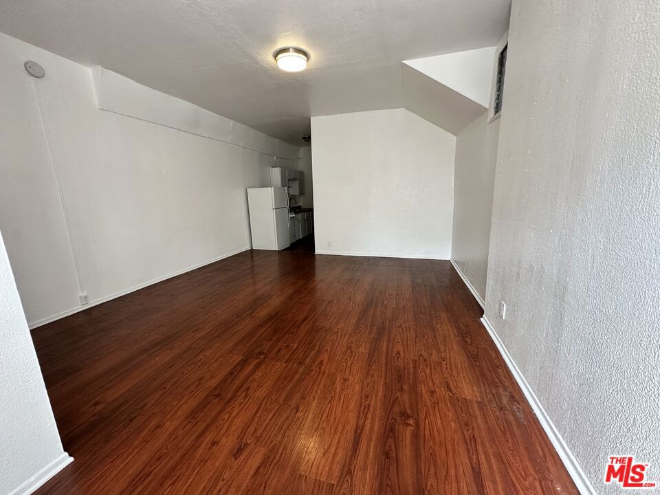 https://media.crmls.org/mediaz/42173d00-d31a-4013-aaf0-0d30d43a3fa2.jpg?preset=X-Large