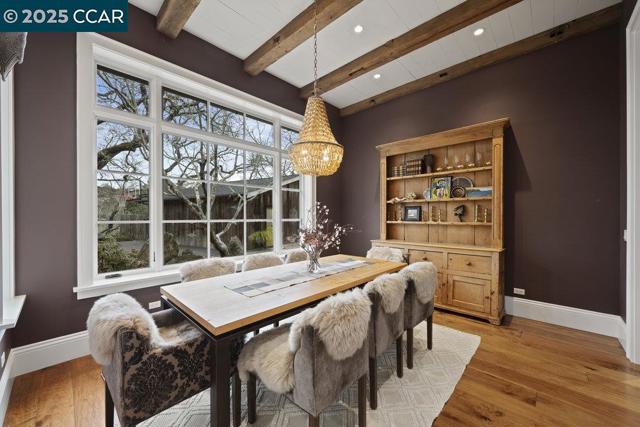 15 Cascade Ln, Orinda CA: https://media.crmls.org/mediaz/4217534c-4525-4211-b549-6d9f5e25803a.jpg