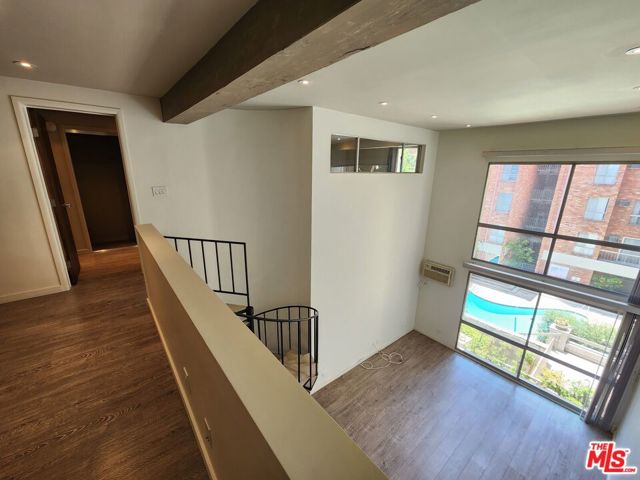 1440 Veteran Avenue, Los Angeles CA: https://media.crmls.org/mediaz/42175451-e15c-434f-b159-c5f221411db5.jpg