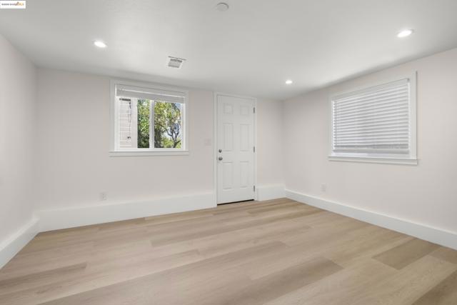 1437 Portland Ave, Albany CA: https://media.crmls.org/mediaz/4217a757-ec13-4414-84cd-f3322af942f2.jpg