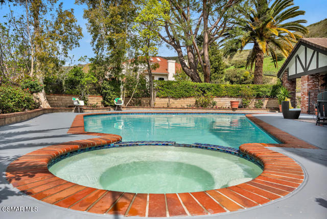6057 Rainbow Hill Road, Agoura Hills CA: https://media.crmls.org/mediaz/4217cd5a-4d49-4526-a467-efee7e1240b6.jpg