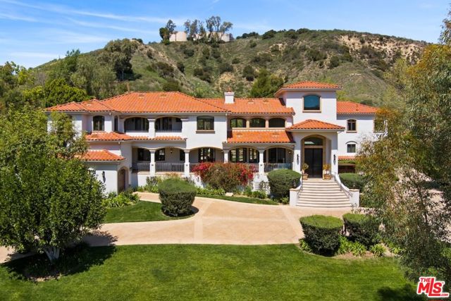 23593 Park South Street, Calabasas CA: https://media.crmls.org/mediaz/4217fff6-db0a-496e-a8de-f92028c85b29.jpg