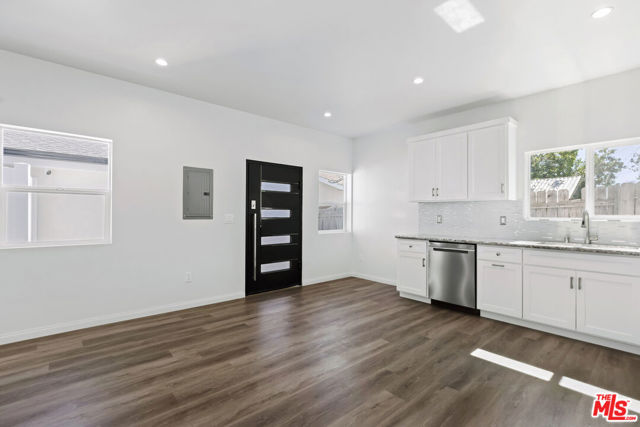 7313 Kentland Avenue, West Hills CA: https://media.crmls.org/mediaz/42180b0c-89aa-4b5b-b750-501e59c60d05.jpg