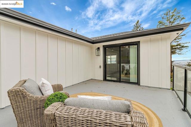 7900 Michigan Ave, Oakland CA: https://media.crmls.org/mediaz/42181ca8-4952-4d64-82f2-d7919defb1ea.jpg