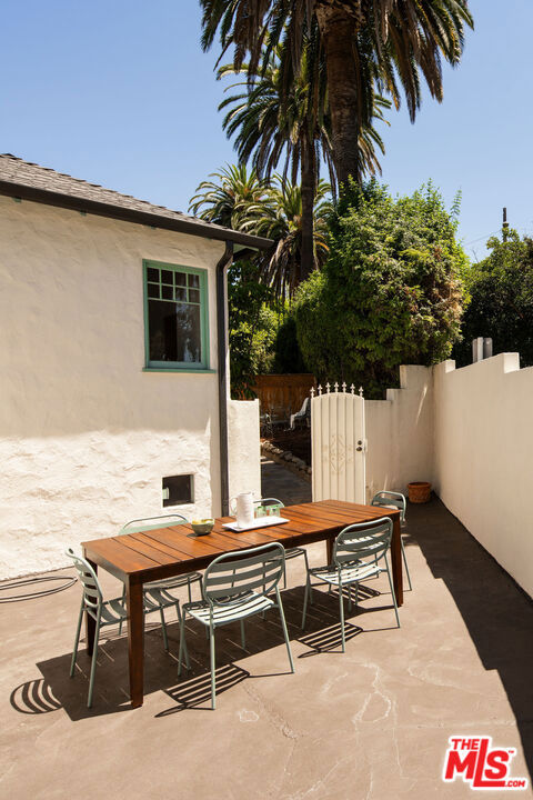 264 Robinson Road, Pasadena CA: https://media.crmls.org/mediaz/42184d27-7fa6-45f2-b218-6a65b61603e9.jpg