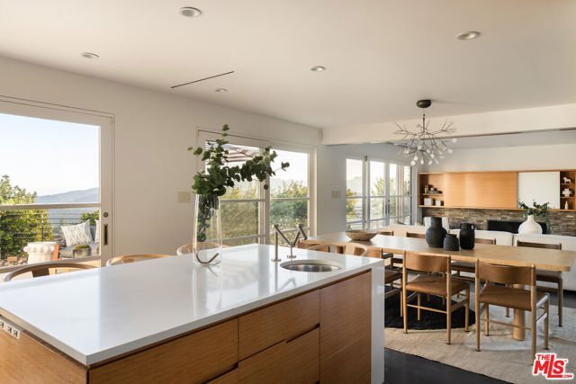 6300 Mulholland Highway, Los Angeles CA: https://media.crmls.org/mediaz/4218be36-3c63-4b02-b784-48e29cc9d45f.jpg