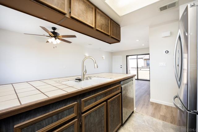 9228 Mast Blvd, Santee CA: https://media.crmls.org/mediaz/4218ff7d-08ee-4539-8f60-921c3d01834b.jpg