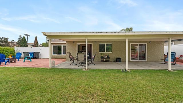 271 E Rienstra Street, Chula Vista CA: https://media.crmls.org/mediaz/421a05dc-e4a8-4482-9d5f-6c1b2e732505.jpg