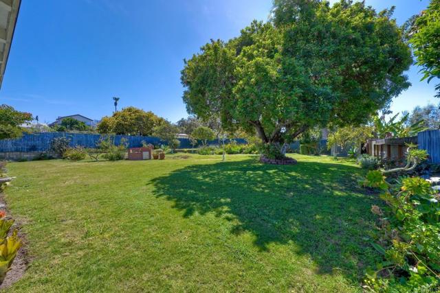 1639 Tamarack Avenue, Carlsbad CA: https://media.crmls.org/mediaz/421a48d0-d22e-4e55-8a85-b74a95dba193.jpg