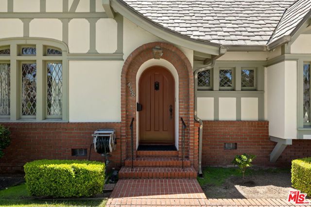 4155 Madison Avenue, Culver City CA: https://media.crmls.org/mediaz/421a5270-ac5a-47c0-959e-0a71f1a0d94d.jpg