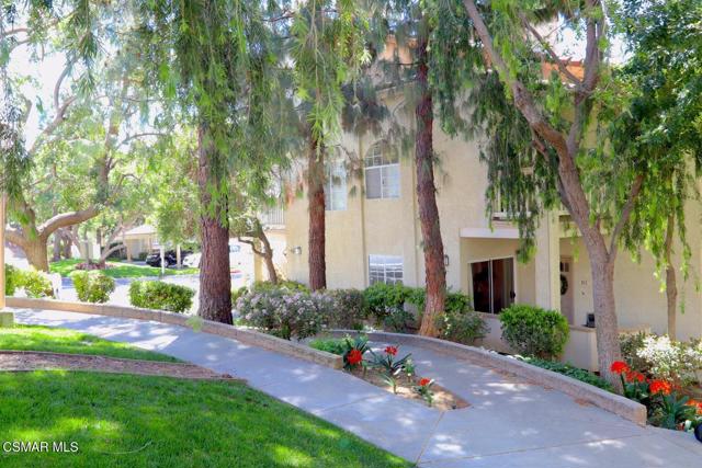 637 Indian Oak Lane, Oak Park CA: https://media.crmls.org/mediaz/421a7b32-c458-497d-9a5a-344bba743831.jpg