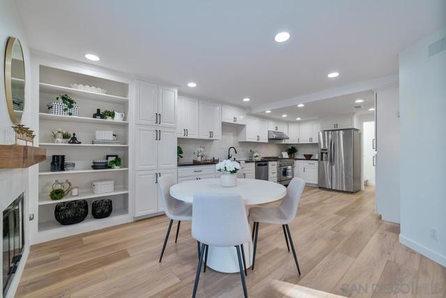 11289 Silver Buckle Way, San Diego CA: https://media.crmls.org/mediaz/421a8e9d-70d7-4d3d-a47b-ce9c9dac0d01.jpg
