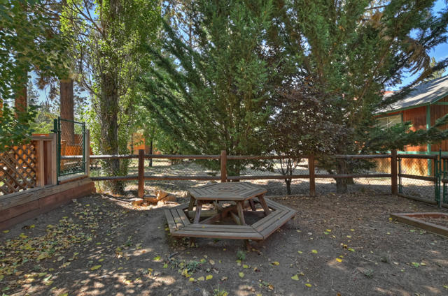 43259 Bow Canyon Road, Big Bear CA: https://media.crmls.org/mediaz/421af381-8afb-421c-b2b9-1d8917036555.jpg