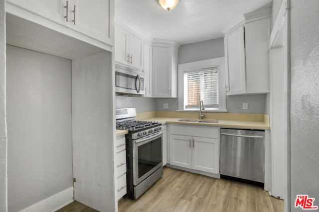 306 N Bixel Street, Los Angeles CA: https://media.crmls.org/mediaz/421b7162-1464-4f51-95dc-be4200518275.jpg