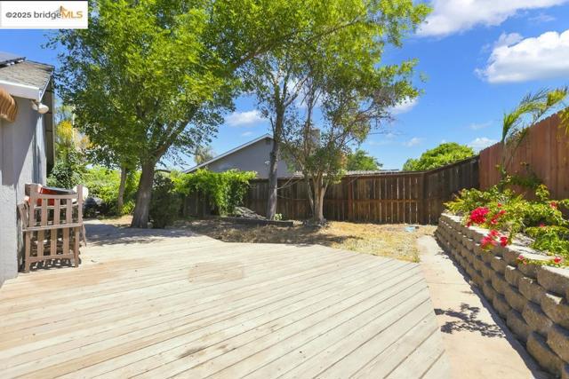 1359 Port Ct, Oakley CA: https://media.crmls.org/mediaz/421b7b25-e2c9-454f-b973-749f2891f481.jpg