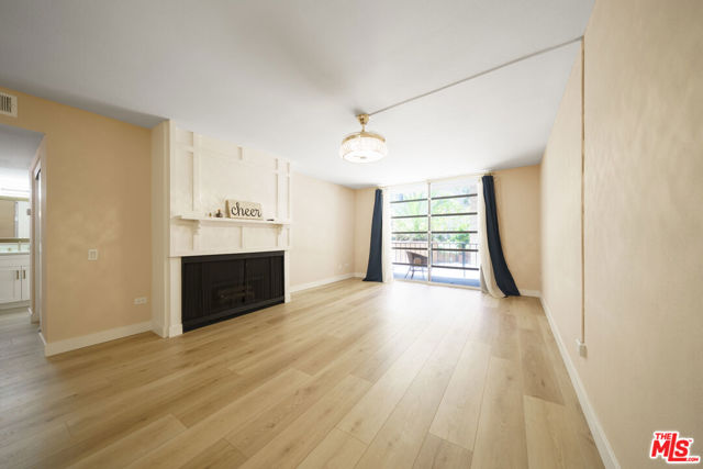 421 S La Fayette Park Place, Los Angeles CA: https://media.crmls.org/mediaz/421ba000-f181-4aaf-a9c4-fb49773b3e67.jpg