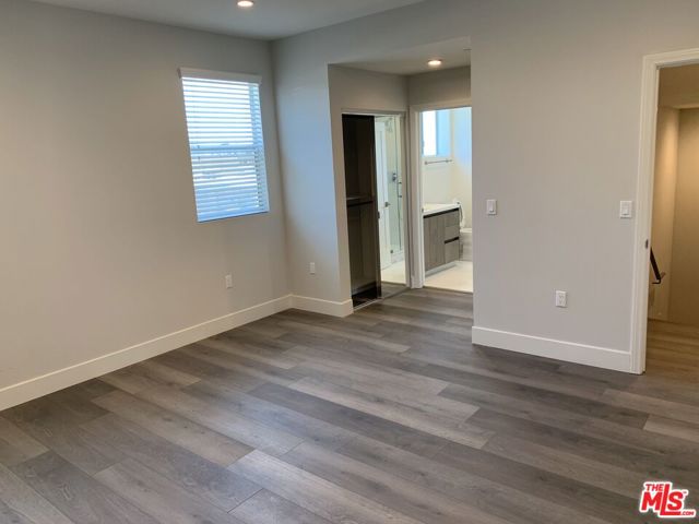 1721 GRANVILLE Avenue, Los Angeles CA: https://media.crmls.org/mediaz/421ba8c5-0fb4-404e-a866-c8fe225245f4.jpg
