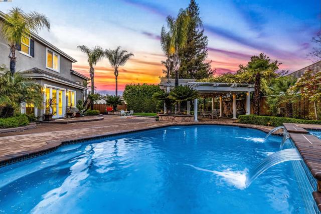 2522 Wood Hollow Dr, Livermore CA: https://media.crmls.org/mediaz/421bab86-f8fa-4e2e-a79d-8854457ba3c4.jpg