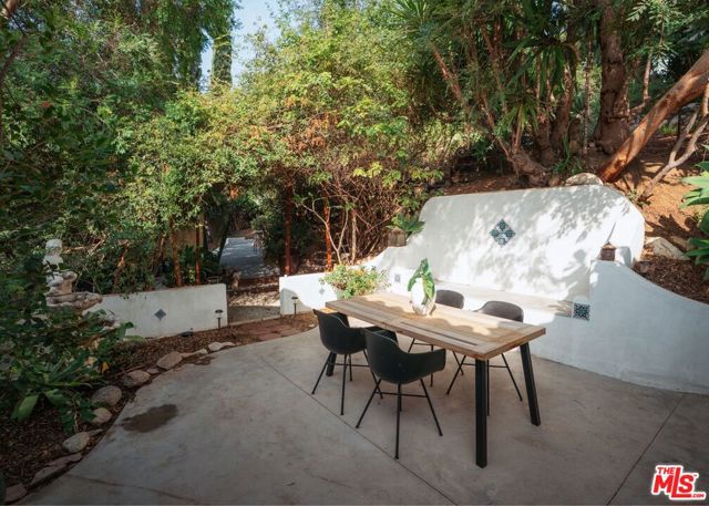 4559 E Rose Hill Drive, Los Angeles CA: https://media.crmls.org/mediaz/421bc28e-9766-477d-9b95-a18328b49081.jpg