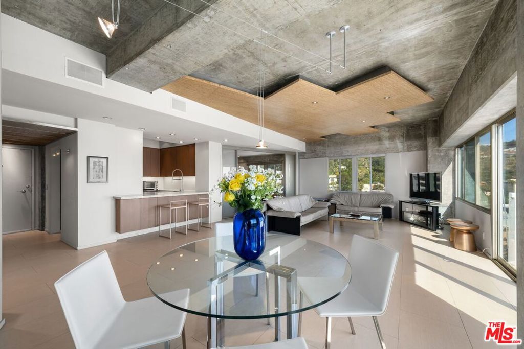 7135 Hollywood Boulevard #1210