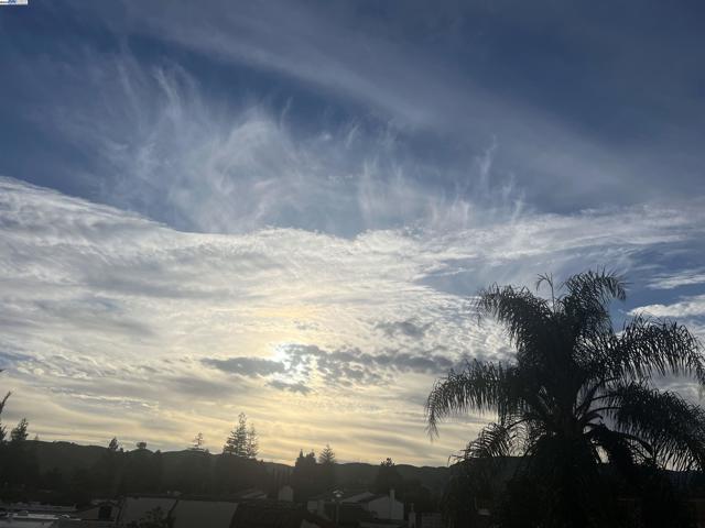 2387 Gomes Rd, Fremont CA: https://media.crmls.org/mediaz/421c1565-6d6b-4e47-93f9-7dad930e0809.jpg